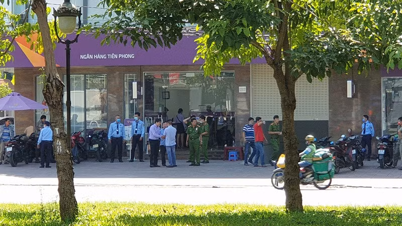 Cuop ngan hang o chi nhanh TPBank quan Binh Tan