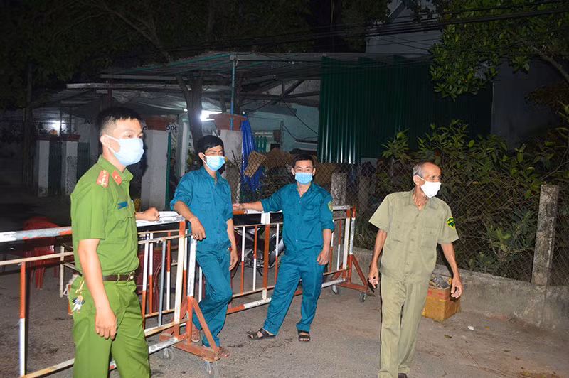 COVID-19 xuat hien o Da Nang: Cac tinh lap chot phong dich the nao?-Hinh-2