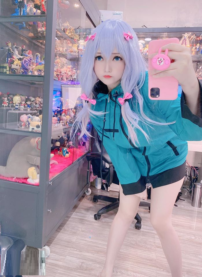 Kỳ Nguyễn còn được biết đến là fan của streamer Dũng CT, giúp cô càng thêm nổi tiếng trong cộng đồng game thủ.(Ảnh: FBNV)