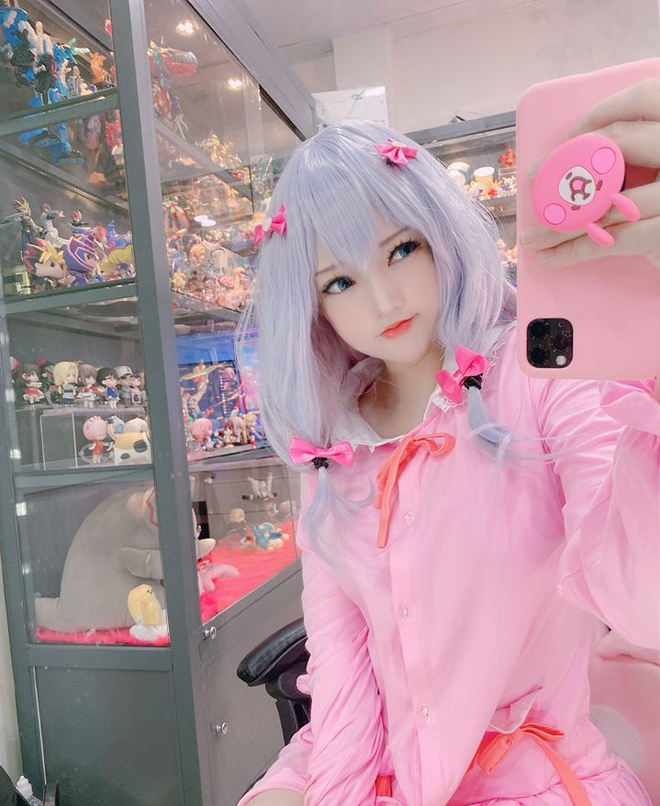 Các bộ cosplay của cô luôn nhận được hàng ngàn lượt thích và bình luận, đặc biệt từ fan nam.(Ảnh: FBNV)