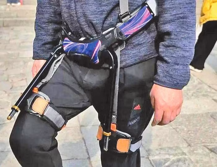 Trung Quốc thử nghiệm khung xương robot "Pi" giúp du khách leo núi Thái Sơn mà không bị mệt. (Ảnh:WentChina)