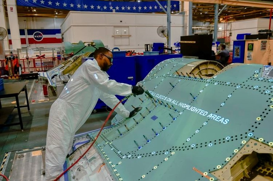 Một trong những công đoạn quan trọng nhất là sơn tàng hình, giúp F-35 giảm khả năng bị radar phát hiện. (Ảnh: The War Zone)