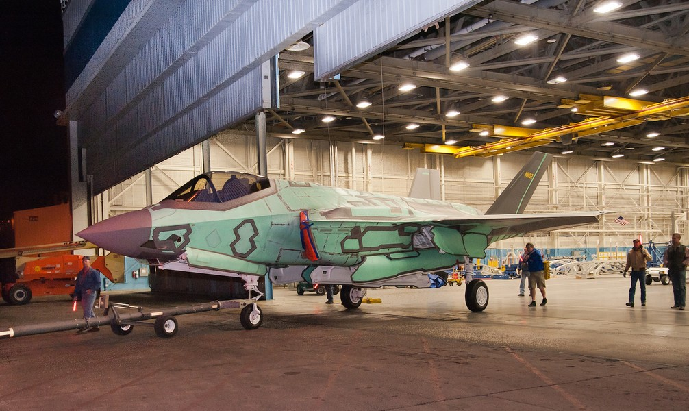 Dù có chi phí đắt đỏ, vượt 2.000 tỷ USD trong vòng đời, F-35 vẫn là một trong những tiêm kích mạnh nhất hiện nay. (Ảnh: The War Zone)