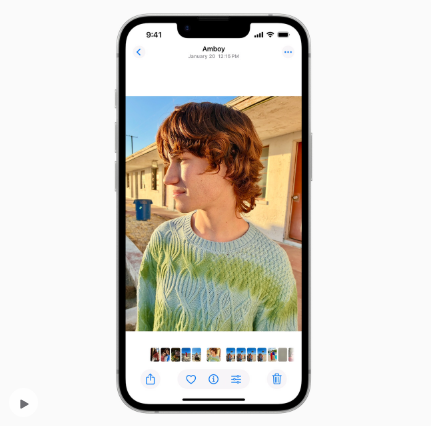 Dù hiện đại hơn các mẫu SE trước, iPhone 16E có mức giá cao hơn và có thể không còn giữ được bản sắc của dòng iPhone SE truyền thống. (Ảnh: Apple)