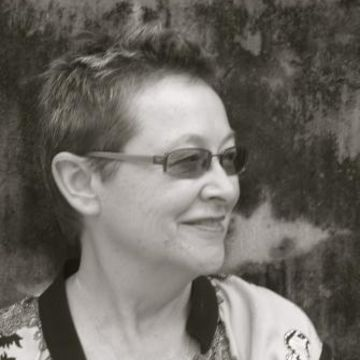 Nhà sử học Adrienne Mayor từ Đại học Stanford cho biết, nỗi sợ về các vật vô tri tấn công con người đã tồn tại từ thời Hy Lạp cổ đại. (Ảnh: classics.stanford.edu)