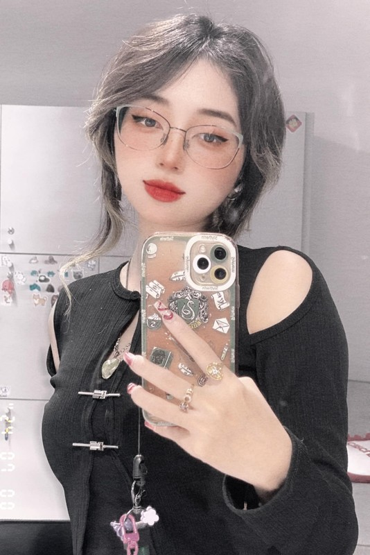 Thậm chí, thời điểm mới nổi, cô nàng được mệnh danh là "nữ thần" trong lòng người hâm mộ LMHT Việt Nam. (Ảnh: IGNV)