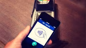 Khi nạn nhân cài đặt và đăng nhập vào ứng dụng này, điện thoại của họ có thể bị biến thành máy POS, cho phép quẹt thẻ và thực hiện giao dịch mà họ không hay biết. (Ảnh: Finextra Research)