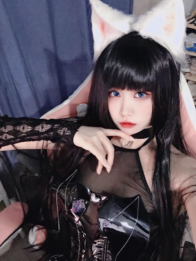 Mina là một coser kiêm streamer hoạt động sôi nổi, thường xuyên giao lưu với người hâm mộ. (Ảnh: FBNV)