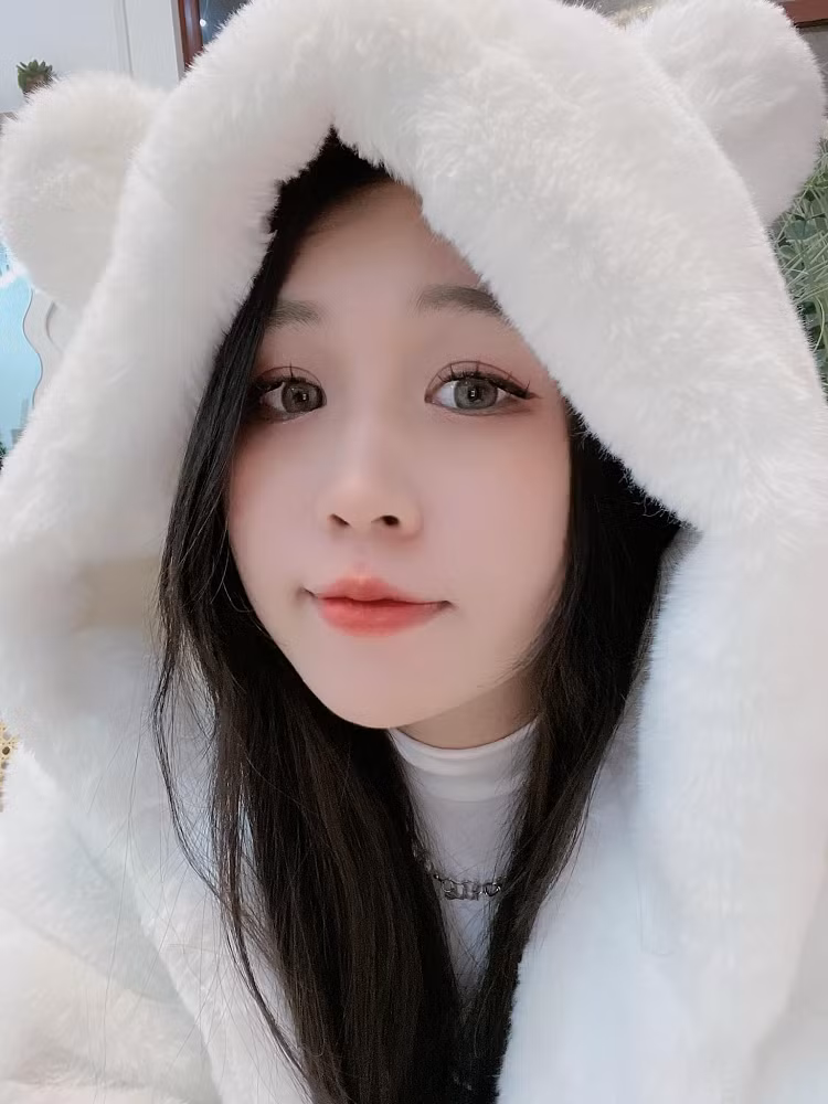 Câu thả thính "Bình Bình còn đợi các thiên mệnh nhân" càng khiến fan thêm phấn khích. (Ảnh: FBNV)