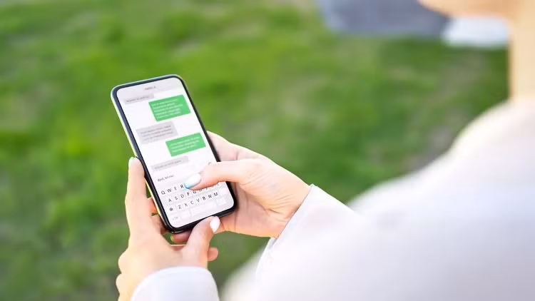 Kẻ gian giả danh cơ quan thu phí, gửi tin nhắn yêu cầu trả phí đường bộ.(Ảnh: genz)