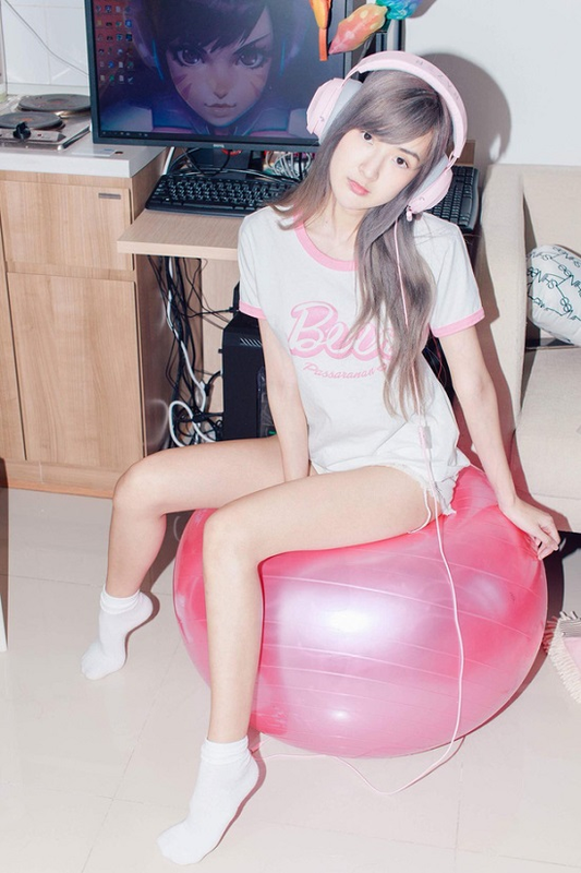 Gần đây, Bizcuitbeer không còn livestream game thường xuyên mà tập trung vào du lịch và chia sẻ trải nghiệm. (Ảnh: FBNV)