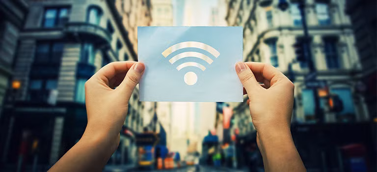 Chỉ truy cập ngân hàng số qua kết nối an toàn, tránh dùng Wi-Fi công cộng hoặc không bảo mật. (Ảnh: United States Cybersecurity Magazine)