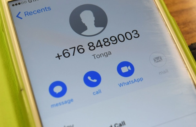 Những số điện thoại lừa đảo thường có dấu "+" ở đầu, thuộc các mã vùng quốc tế như +232 (Sierra Leone) hoặc +809 (Cộng hòa Dominica), nhưng có thể giả mạo số trong nước. (Ảnh: Nhịp sống thị trường)