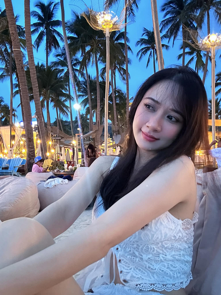 Nhờ những buổi chia sẻ kỹ năng, bí quyết chơi game lẫn tâm sự cuộc sống hàng ngày… với phong cách chân thật và tự nhiên giúp Hằng Đàm ghi điểm cộng, gần gũi với người xem. (Ảnh: gamek)