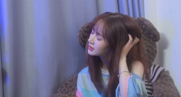 Mới đây, Hằng Đàm đã gây bất ngờ khi chia sẻ dòng trạng thái "cay đắng" về việc bản thân vẫn độc thân dù xinh đẹp: "Xinh mà ế, biết thế không xinhhhhh". (Ảnh: Phụ nữ mới)