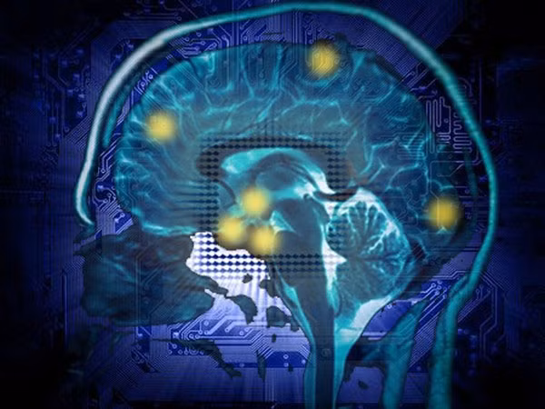 6. Người dùng có thể lướt web bằng tín hiệu điện từ não, không cần bàn phím hay chuột.(Ảnh: khoahoc.tv)