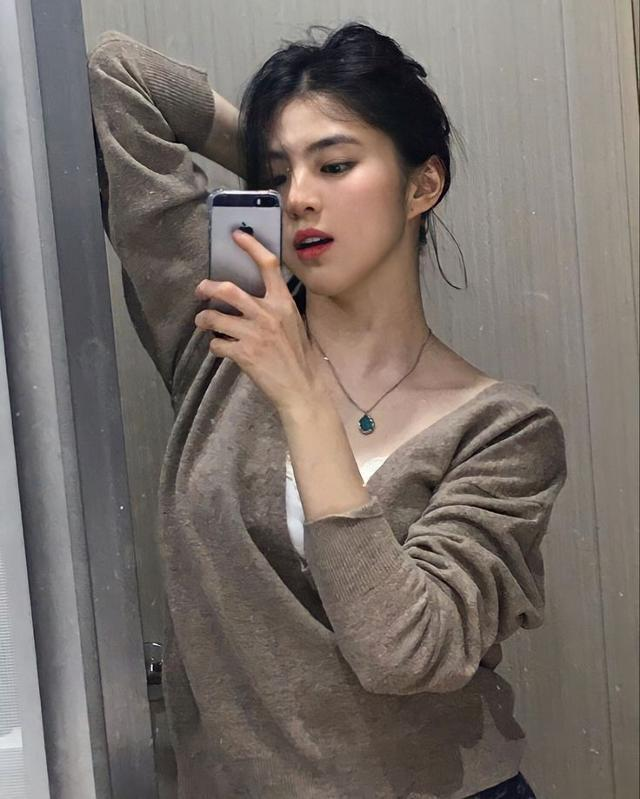 Giá của các mẫu iPhone cũ như iPhone SE và iPhone 6S đã tăng mạnh trên thị trường đồ cũ, với iPhone SE bán hơn 200.000 won. (Ảnh:The Korea Times)