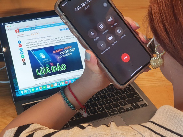 Tổng cục Thuế khuyến cáo, người nộp thuế khi nhận được các tin nhắn, cần kiểm tra kỹ nội dung, không vội vã trả lời hay thực hiện theo nội dung hướng dẫn trong tin nhắn. Ảnh: Báo Tuổi Trẻ Thủ Đô