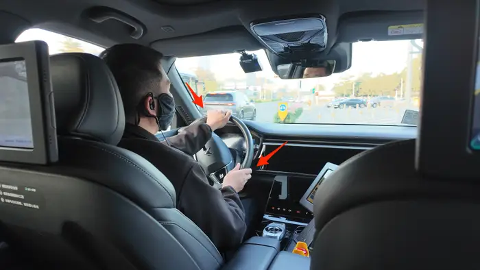 Trong một số tình huống nguy hiểm, tài xế phải can thiệp để tránh va chạm với phương tiện khác. (Ảnh: Đời sống pháp luật)