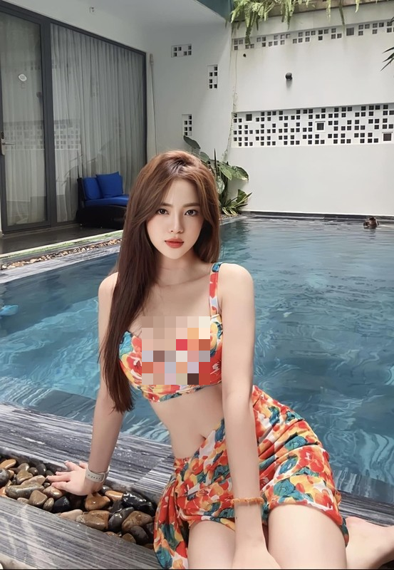 Cô được yêu thích nhờ gương mặt trẻ thơ và khả năng bắt chước nhiều chất giọng. (Ảnh: FBNV)