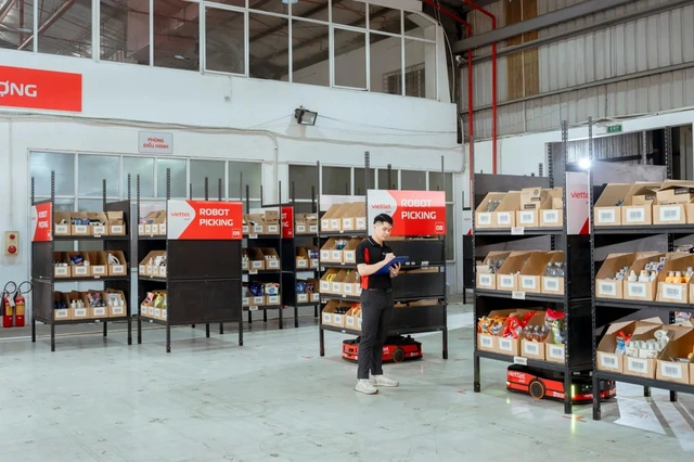 Các hệ thống robot cánh tay linh hoạt cũng đang được thử nghiệm để kiểm tra kho và phân loại hàng hóa. (Ảnh: Nhịp sống thị trường )