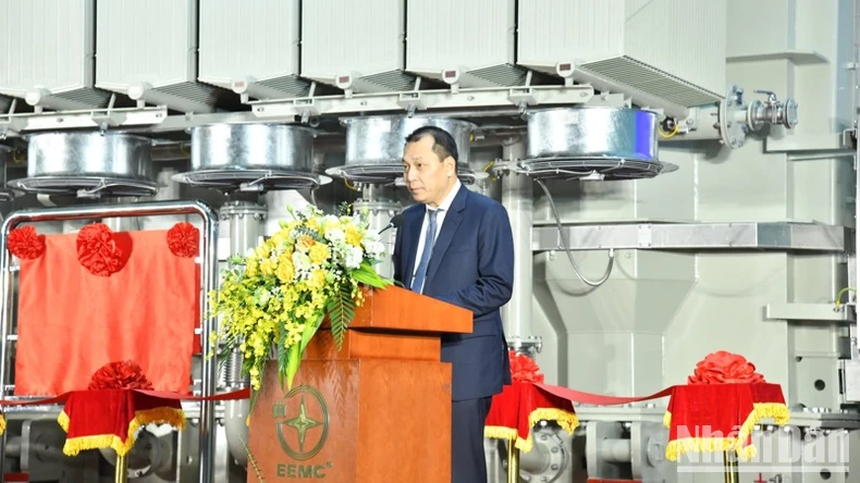 Quá trình thiết kế và sản xuất kéo dài hơn 5 năm, đòi hỏi sự chính xác cao, từ mô phỏng điện từ trường đến lựa chọn vật liệu cách điện để đảm bảo an toàn. (Ảnh: Báo Nhân dân)