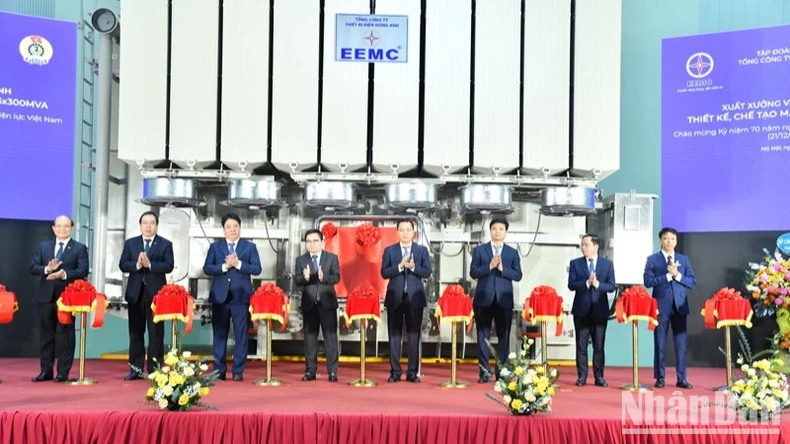 Thành công này giúp Việt Nam làm chủ công nghệ chế tạo máy biến áp siêu cao áp, giảm phụ thuộc vào nhập khẩu thiết bị điện. (Ảnh: Báo Nhân dân)