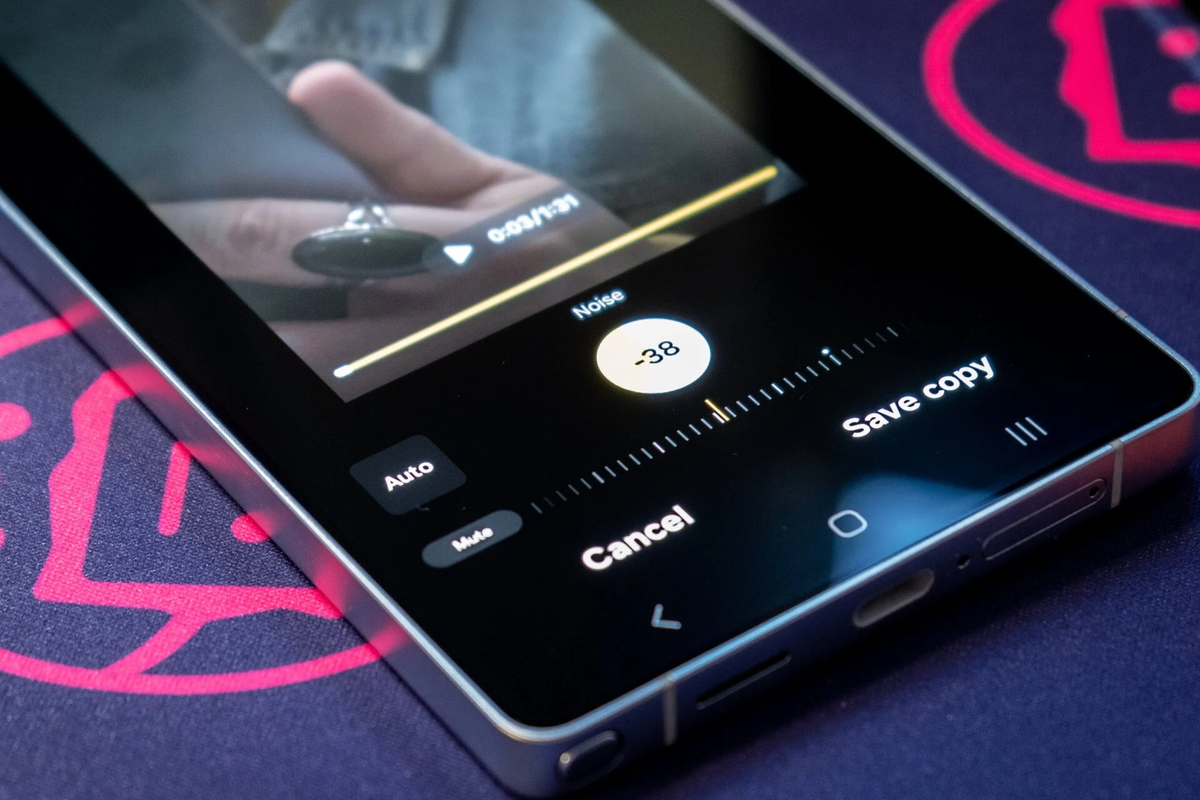 Kiểm soát âm thanh tốt hơn: Tính năng Audio Eraser giúp tinh chỉnh giọng nói, nhạc nền, tiếng ồn môi trường với thanh trượt điều chỉnh, linh hoạt hơn so với iPhone. (Ảnh: gizmodo)