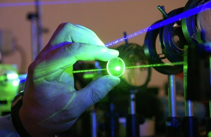 Thiết bị có thể theo dõi vệ tinh quân sự nước ngoài và chụp ảnh các căn cứ quân sự với độ nét chưa từng có.(Ảnh: mehrnews)