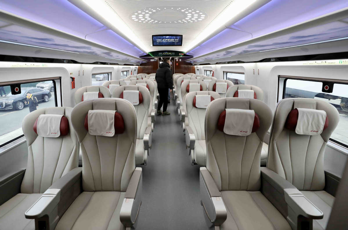 Các kỹ sư đã khép kín toàn bộ khu vực giá chuyển hướng bên dưới tàu, giúp giảm lực cản khí động và tăng độ ổn định khi di chuyển. (Ảnh: China Daily)