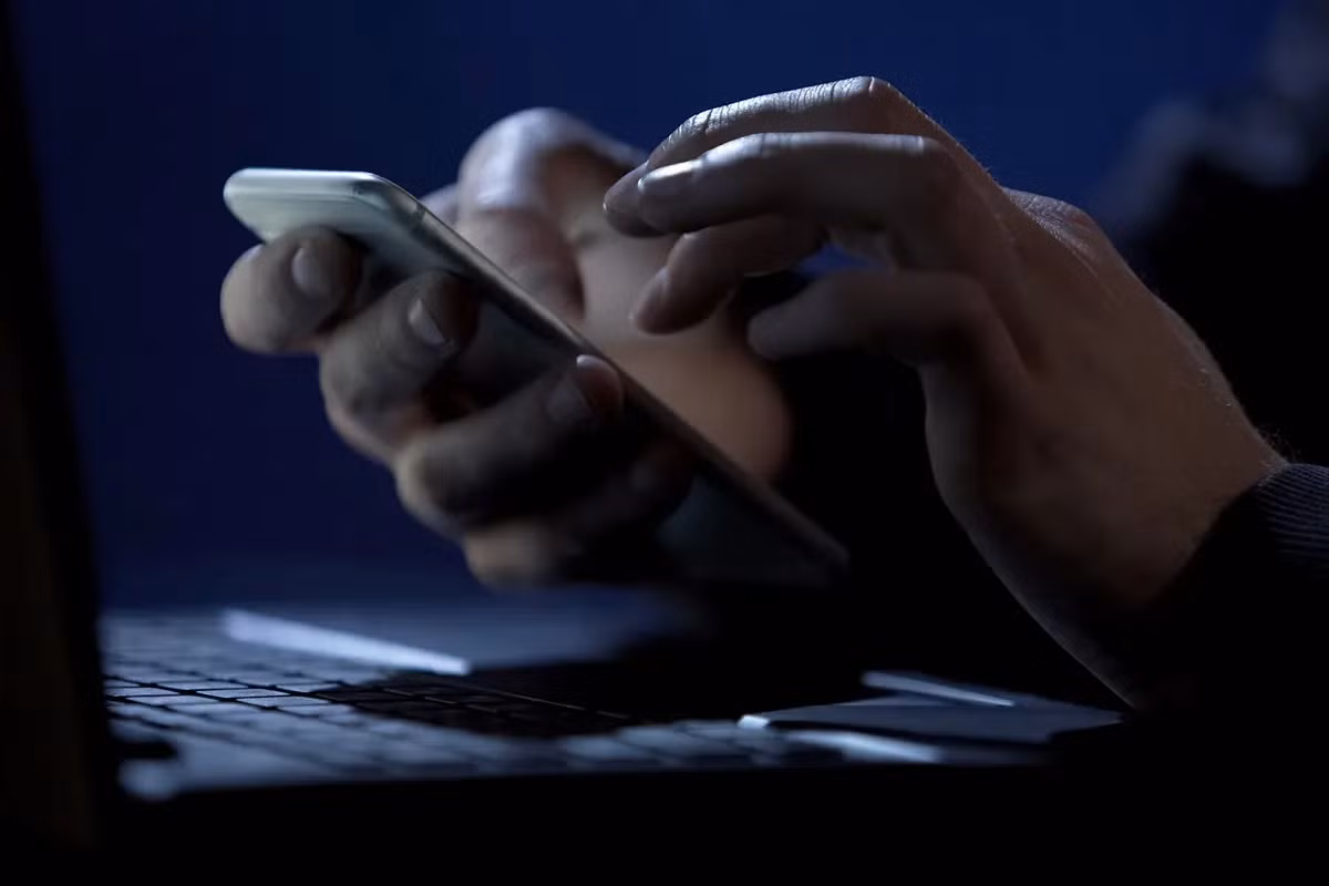 Mã độc trên ứng dụng giả mạo có thể đánh cắp dữ liệu, theo dõi thiết bị và thực hiện giao dịch trái phép. (Ảnh:MindPoint Group)