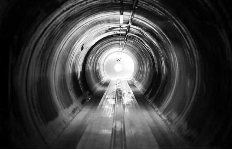 Một số ý kiến lo ngại việc xây đường hầm một làn dưới lòng đất có thể tốn kém hơn so với xe buýt hoặc tàu hỏa. (Ảnh: designboom)