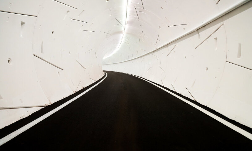 Giai đoạn đầu, Dubai Loop dài 17 km với 11 trạm, phục vụ hơn 20.000 hành khách mỗi giờ và tốc độ di chuyển có thể đạt 160 km/h. (Ảnh: designboom)