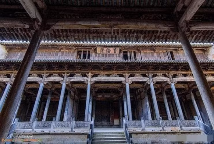 Từ thời nhà Hán, nanmu vàng được dùng để đóng quan tài hoàng gia và xây dựng cung điện, biểu tượng cho địa vị cao quý. (Ảnh: DNVN)