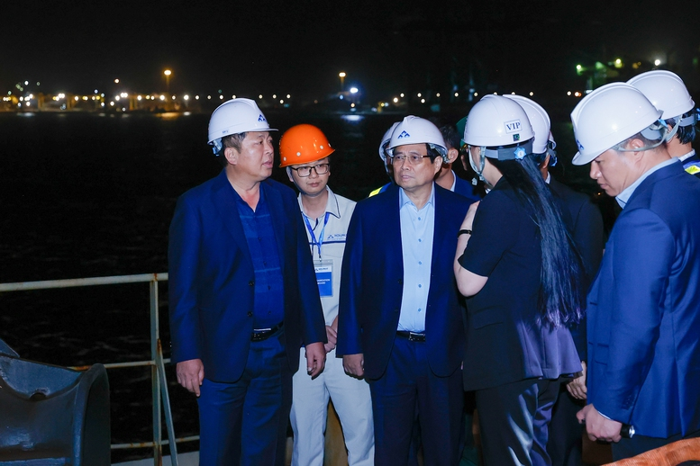 Thủ tướng thăm thép Hòa Phát, động viên sản xuất ray đường sắt tốc độ cao - Hình 4 Thu tuong tham thep Hoa Phat, dong vien san xuat ray duong sat toc do cao-Hinh-4