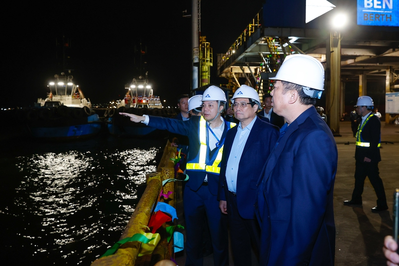 Thủ tướng thăm thép Hòa Phát, động viên sản xuất ray đường sắt tốc độ cao - Hình 5 Thu tuong tham thep Hoa Phat, dong vien san xuat ray duong sat toc do cao-Hinh-5