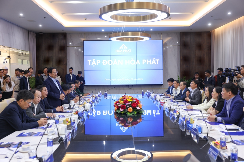 Thủ tướng thăm thép Hòa Phát, động viên sản xuất ray đường sắt tốc độ cao - Hình 11 Thu tuong tham thep Hoa Phat, dong vien san xuat ray duong sat toc do cao-Hinh-11