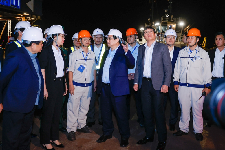 Thủ tướng thăm thép Hòa Phát, động viên sản xuất ray đường sắt tốc độ cao - Hình 2 Thu tuong tham thep Hoa Phat, dong vien san xuat ray duong sat toc do cao-Hinh-2