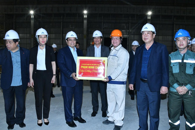 Thủ tướng thăm thép Hòa Phát, động viên sản xuất ray đường sắt tốc độ cao - Hình 9 Thu tuong tham thep Hoa Phat, dong vien san xuat ray duong sat toc do cao-Hinh-9