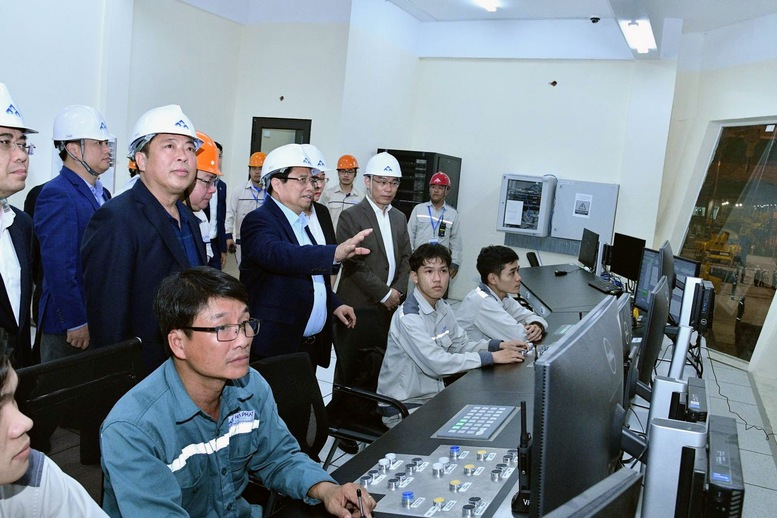 Thủ tướng thăm thép Hòa Phát, động viên sản xuất ray đường sắt tốc độ cao - Hình 7 Thu tuong tham thep Hoa Phat, dong vien san xuat ray duong sat toc do cao-Hinh-7