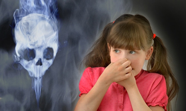 Hang xom dung thuoc tru sau xong nha, 2 be trai chet tuc tuoi