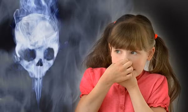 Hang xom dung thuoc tru sau xong nha, 2 be trai chet tuc tuoi