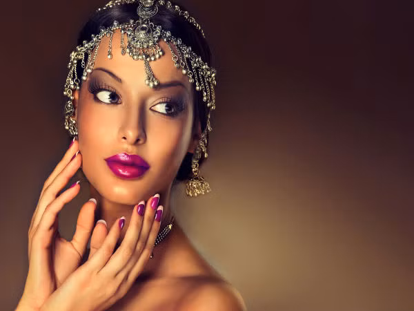 Để da nghỉ ngơi: Trong 7 ngày này, bạn hãy cố gắng để da nghỉ ngơi bằng cách không trang điểm, hoặc hạn chế càng nhiều càng tốt. Bên cạnh đó, bạn cũng nên dưỡng ẩm cho da bằng các sản phẩm dưỡng ẩm chiết xuất từ tự nhiên để da mềm mịn hơn. 