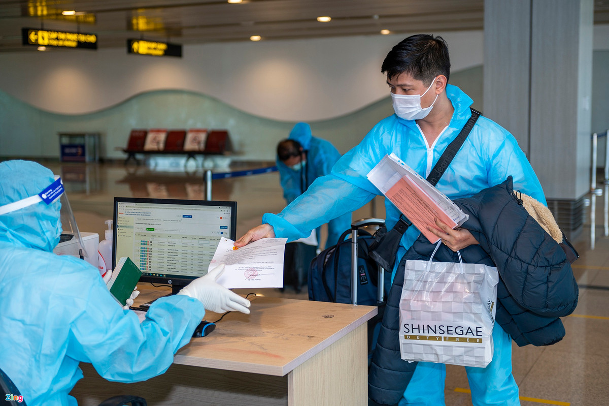 "Người dân Việt Nam ở Mỹ có nhu cầu về nước rất nhiều. Tôi mong có nhiều chuyến bay như thế này tiếp tục được triển khai để người dân được hồi hương", anh Tâm nói.