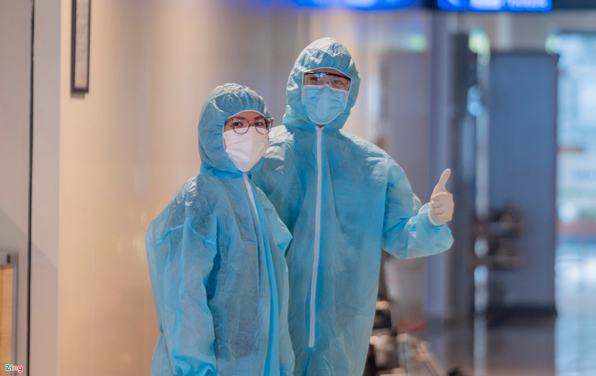 “Các chuyến bay đưa khách quốc tế về Việt Nam áp dụng hình thức thí điểm cách ly 7 ngày sẽ tạo tiền đề cho việc mở rộng phạm vi hơn nữa tới những người có nhu cầu đi lại thực sự, đặc biệt là đồng bào có nguyện vọng hồi hương. Điều này cũng phù hợp với lộ trình từng bước thích ứng với điều kiện bình thường mới, vừa phòng chống dịch, vừa đảm bảo duy trì hoạt động giao thương kinh tế”, ông Sáu nói.