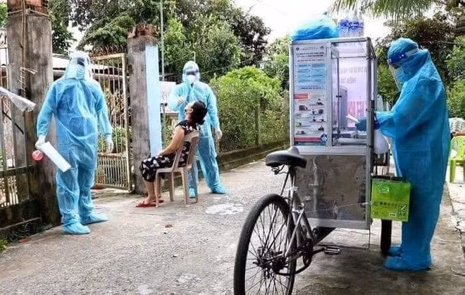 Mới đây trên MXH xuất hiện khá nhiều hình ảnh xe xét nghiệm lưu động COVID lưu động vô cùng độc đáo. Ảnh: Facebook