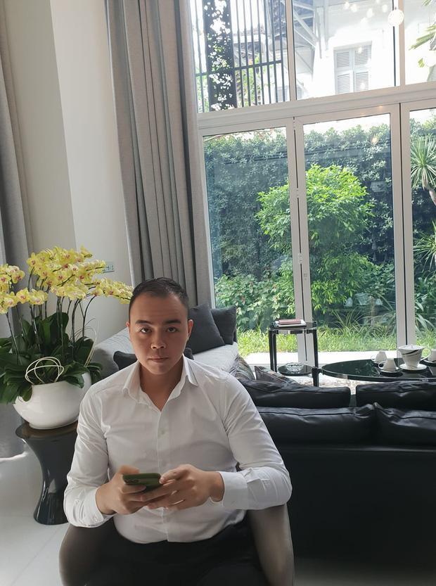 Sinh ra trong gia đình hào môn, Hoàng Việt từ trước tới nay vẫn luôn kín tiếng trước truyền thông, để Instagram lẫn Facebook ở chế độ riêng tư. Ảnh: Tổng hợp
