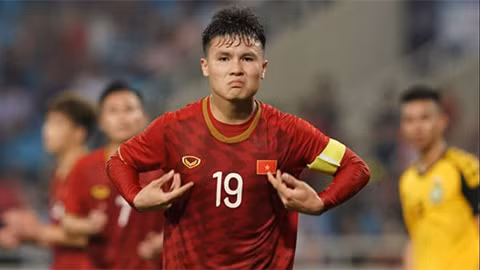 Bàn thắng lịch sử của chàng cầu thủ này đã khiến MXH phải "dậy sóng", từ đó ai cũng tò mò về Quang Hải cũng như đời tư của anh.