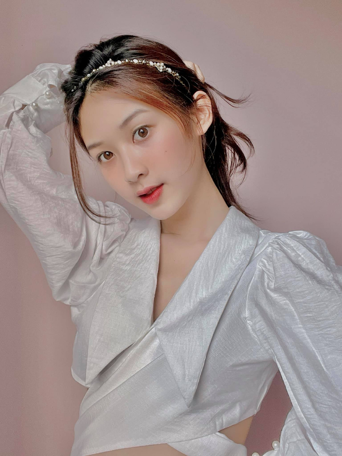 Bất ngờ được nhiều người quan tâm, nữ sinh năm 2 cho biết cô thấy rất vui và không coi đó là "mối phiền".