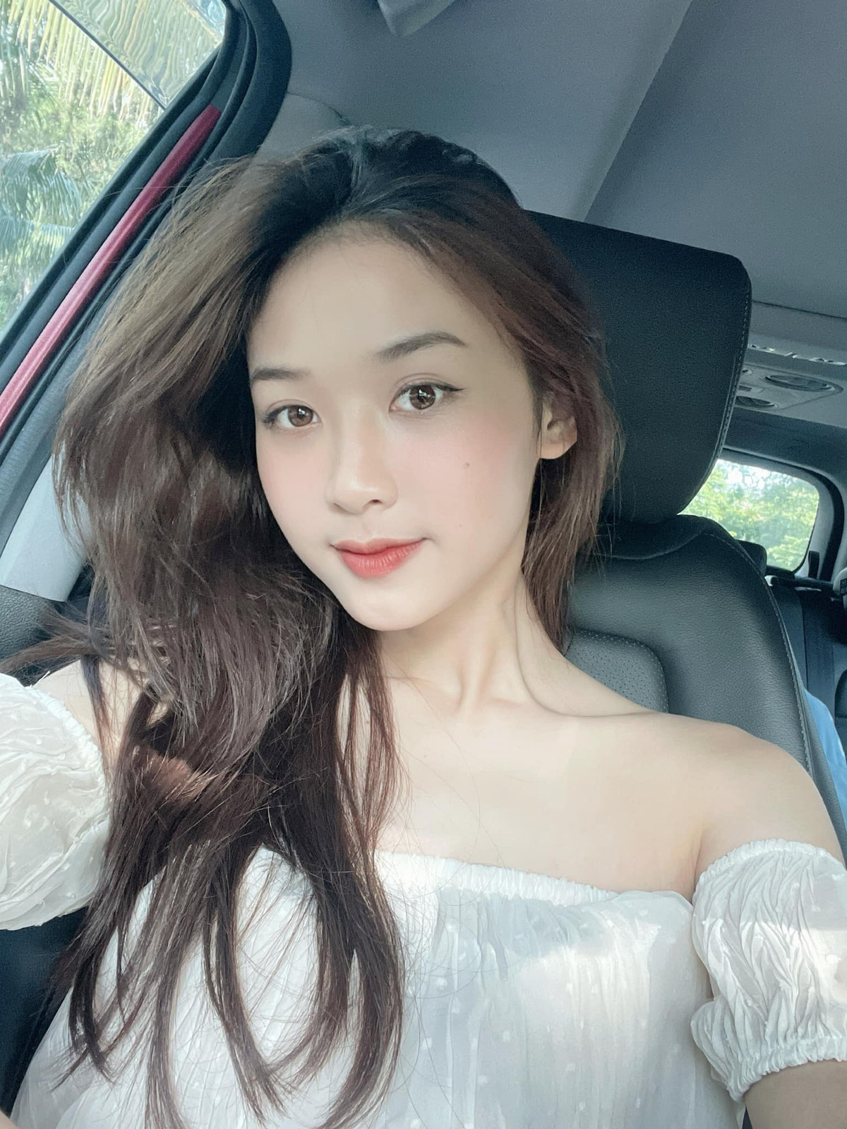 Bên cạnh đó, cô cũng coi trọng việc trau dồi cho mình các kỹ năng cơ bản để phát triển bản thân, học hỏi kinh nghiệm cho công việc sau này.